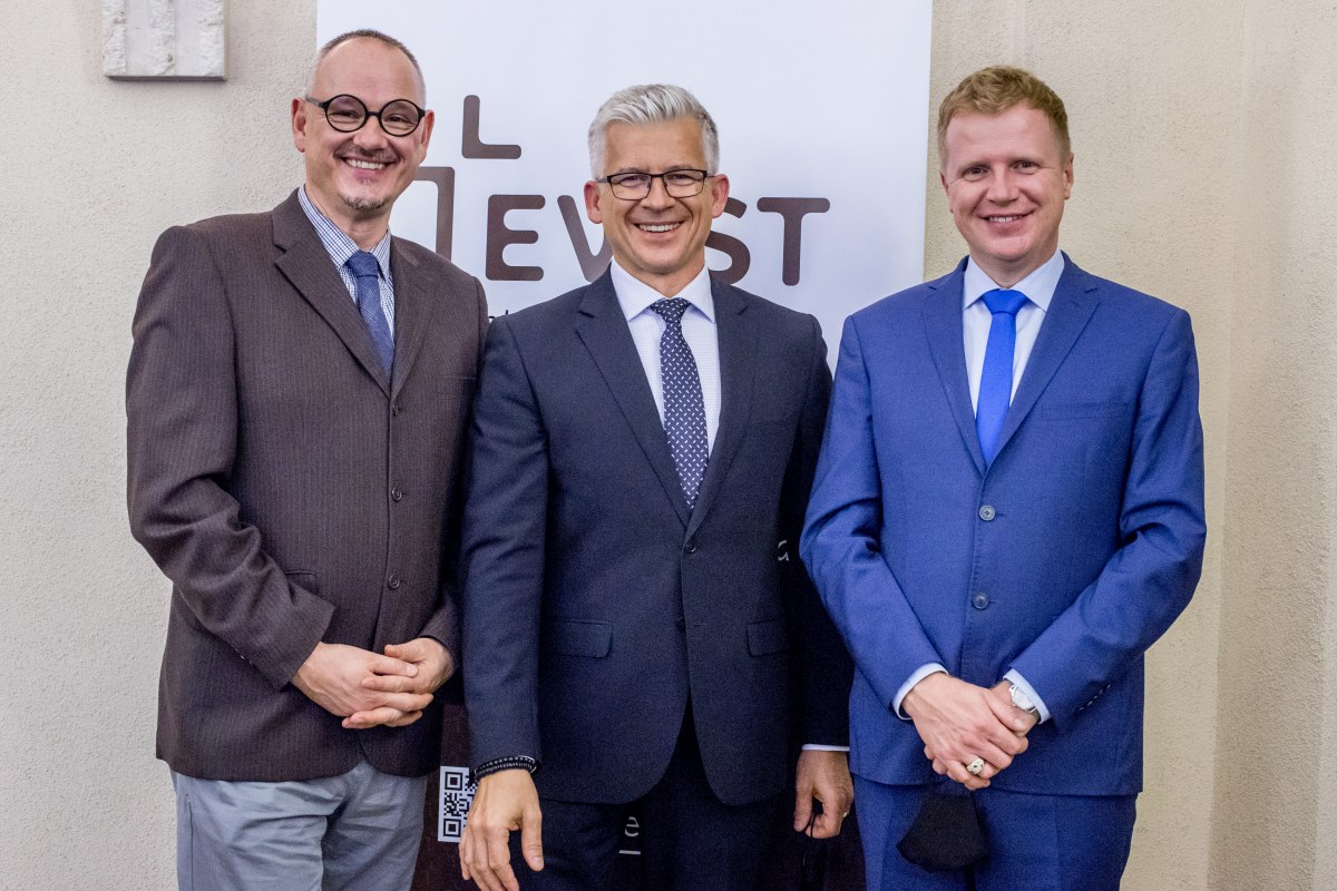 Marek Kucharski, Dr. Wojciech Szczerba and Dr. Piotr Lorek