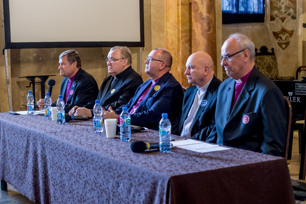 biskup senior diecezji wrocławskiej Kościoła ewangelicko-augsburskiego Ryszard Bogusz, abp Marian Gołębiewski, biskup diecezji wrocławskiej Kościoła ewangelicko-augsburskiego Wademar Pytel, biskup Kościoła Ewangelicko-Reformowanego w RP Marek Izdebski, biskup senior Kościoła ewangelicko-augsburskiego Jan Szarek