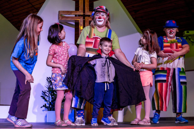 Clown i dzieci